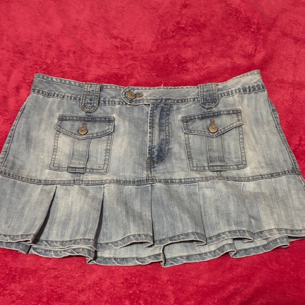 Denim pleated skirt front  Pockets No boundaries